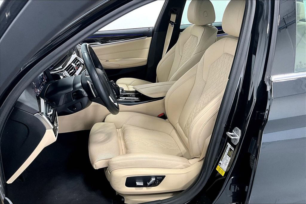 Used 2023 BMW 530i w/ Premium Package image 33