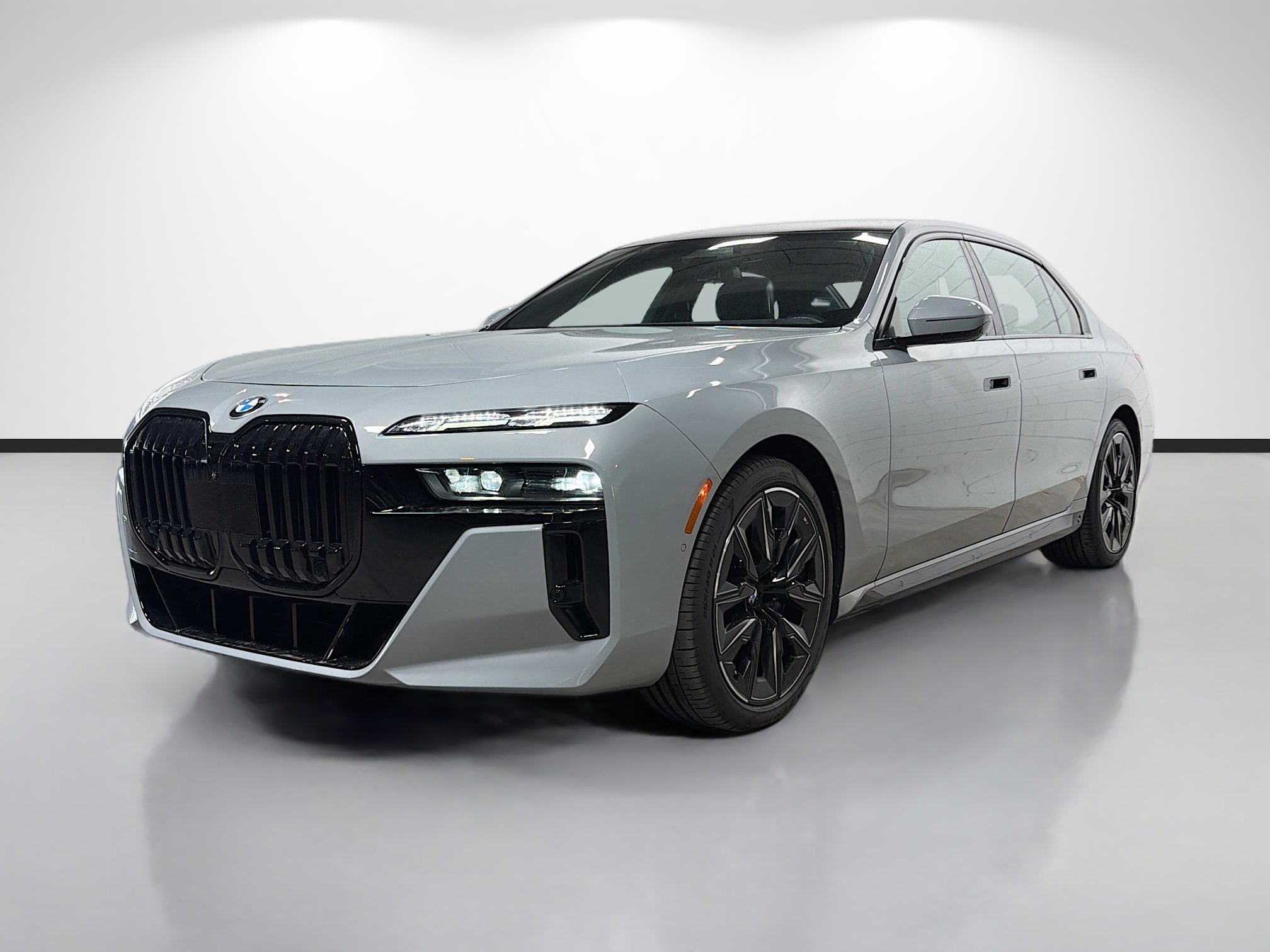 Used 2023 BMW 760i xDrive w/ Executive Package image 7