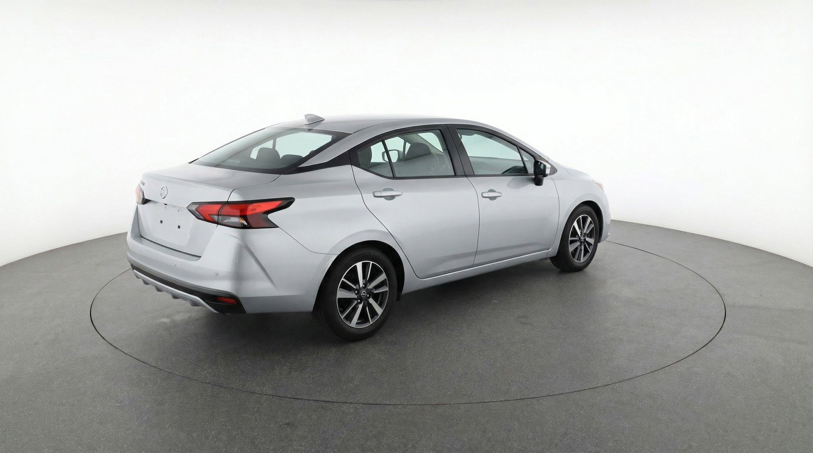 Used 2025 Nissan Versa SV image 9