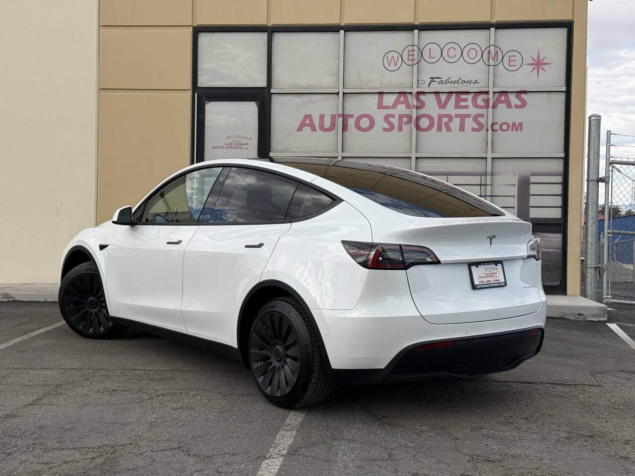 Used 2022 Tesla Model Y Long Range AWD/4WD image 9