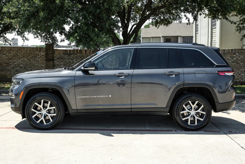 Used 2023 Jeep Grand Cherokee Limited AWD/4WD image 20
