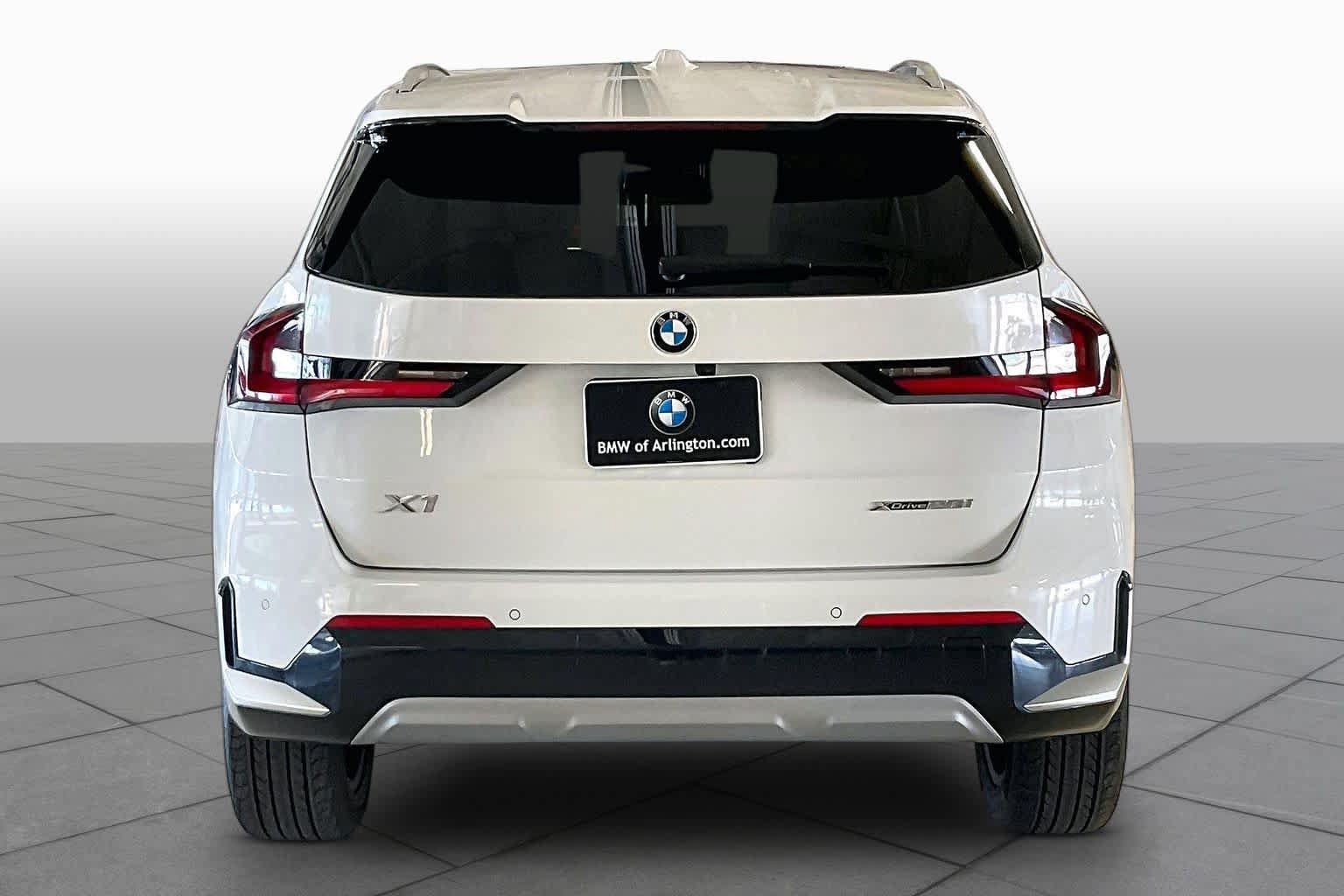 Used 2025 BMW X1 xDrive28i w/ Convenience Package AWD/4WD image 4