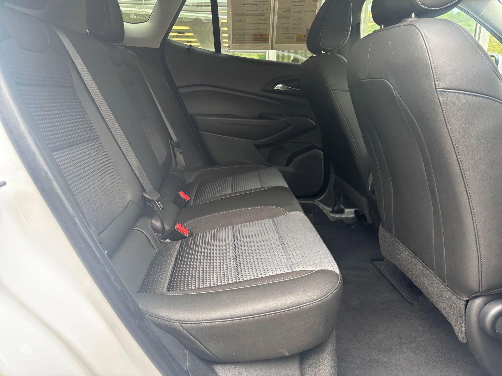 Used 2025 Chevrolet Trax LT FWD image 38