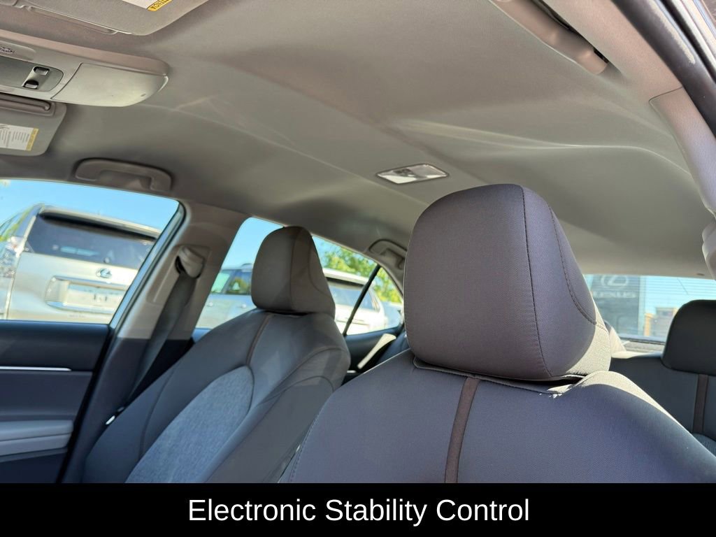 Used 2018 Toyota Camry LE image 7