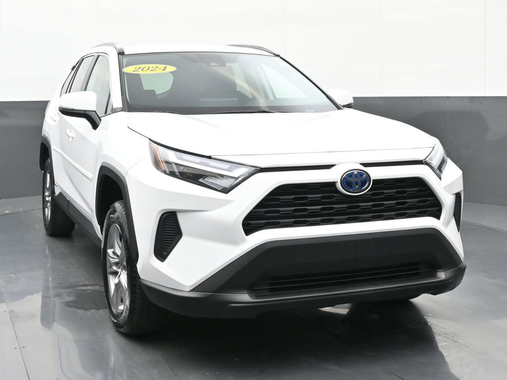 Used 2024 Toyota RAV4 LE image 8