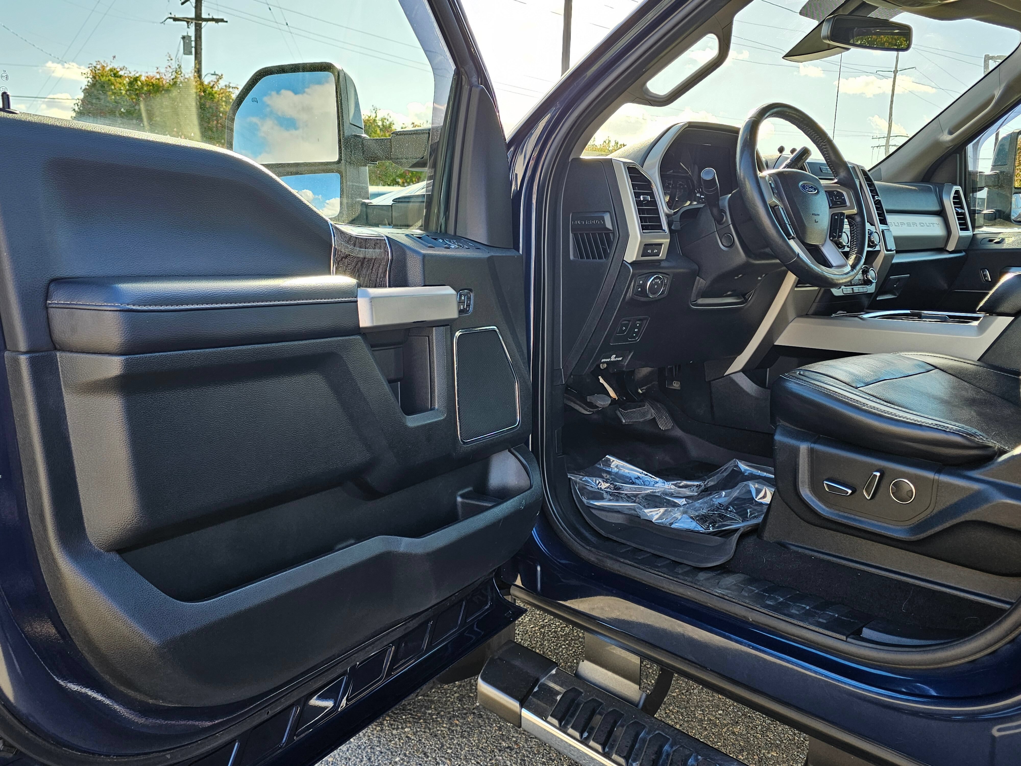 Used 2019 Ford F350 Lariat w/ Lariat Ultimate Package AWD/4WD image 17