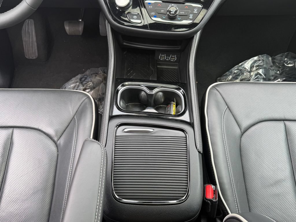 Used 2025 Chrysler Pacifica Limited FWD image 23