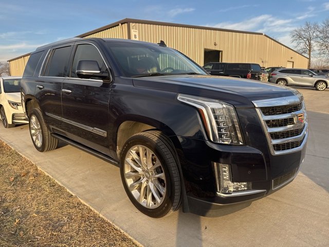 Used 2017 Cadillac Escalade Premium Luxury image 4