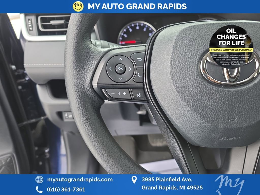 Used 2021 Toyota RAV4 XLE image 15