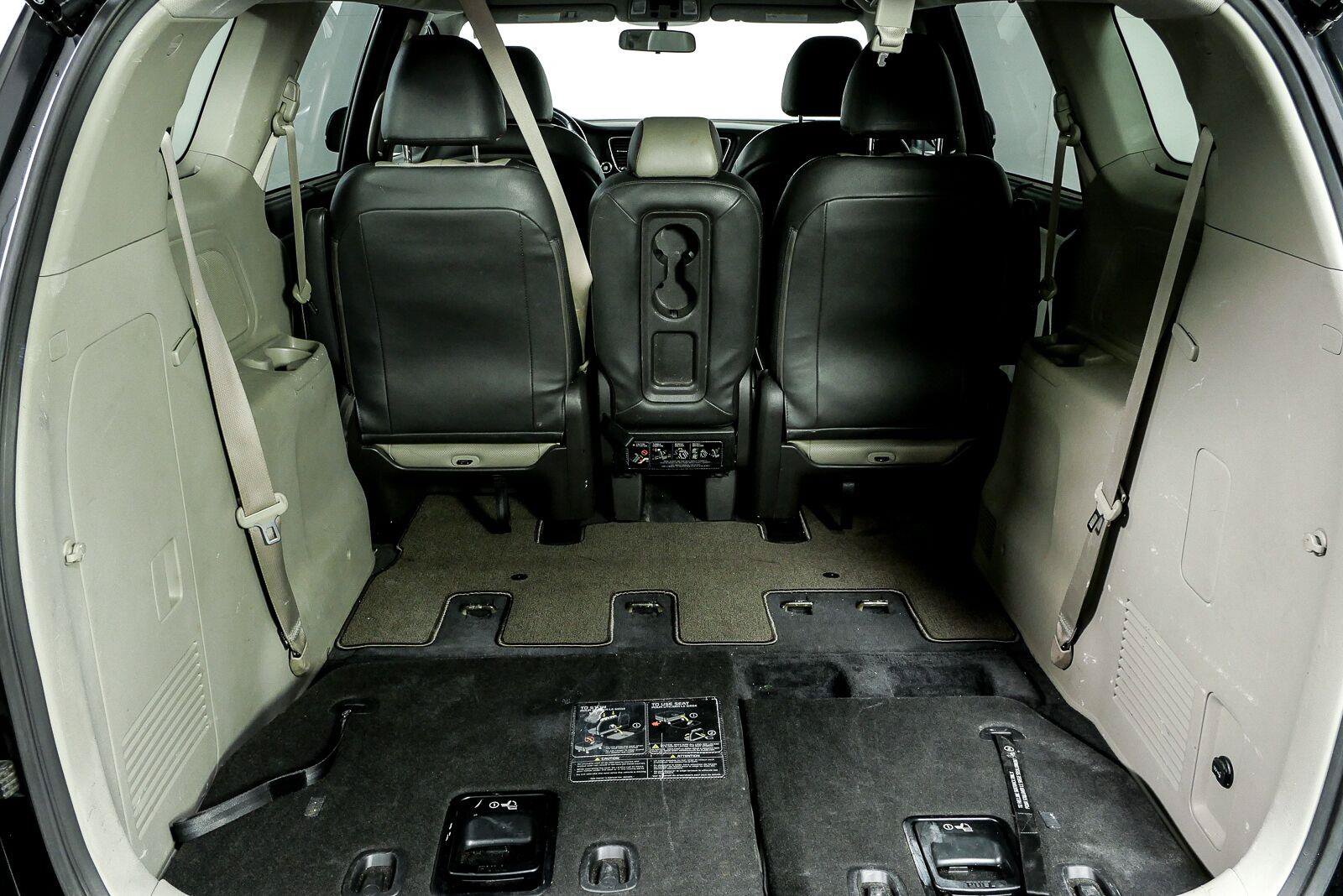 Used 2017 Kia Sedona LX w/ LX Essentials Premium Package FWD image 32