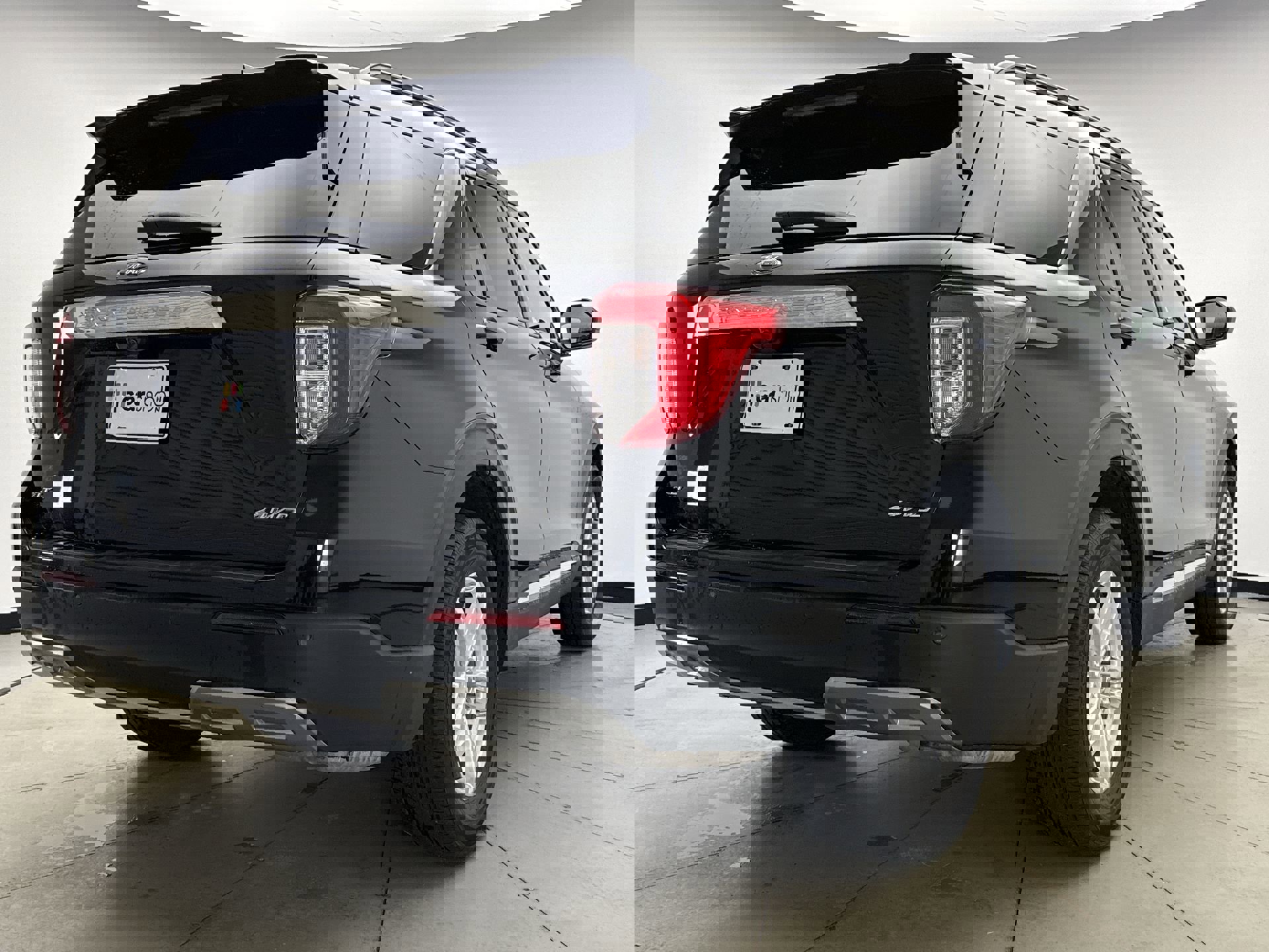 Used 2022 Ford Explorer XLT w/ Equipment Group 202A AWD/4WD image 5