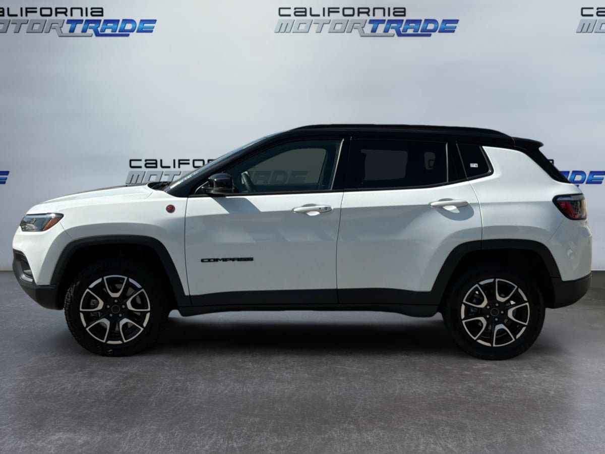 Used 2025 Jeep Compass Trailhawk AWD/4WD image 8