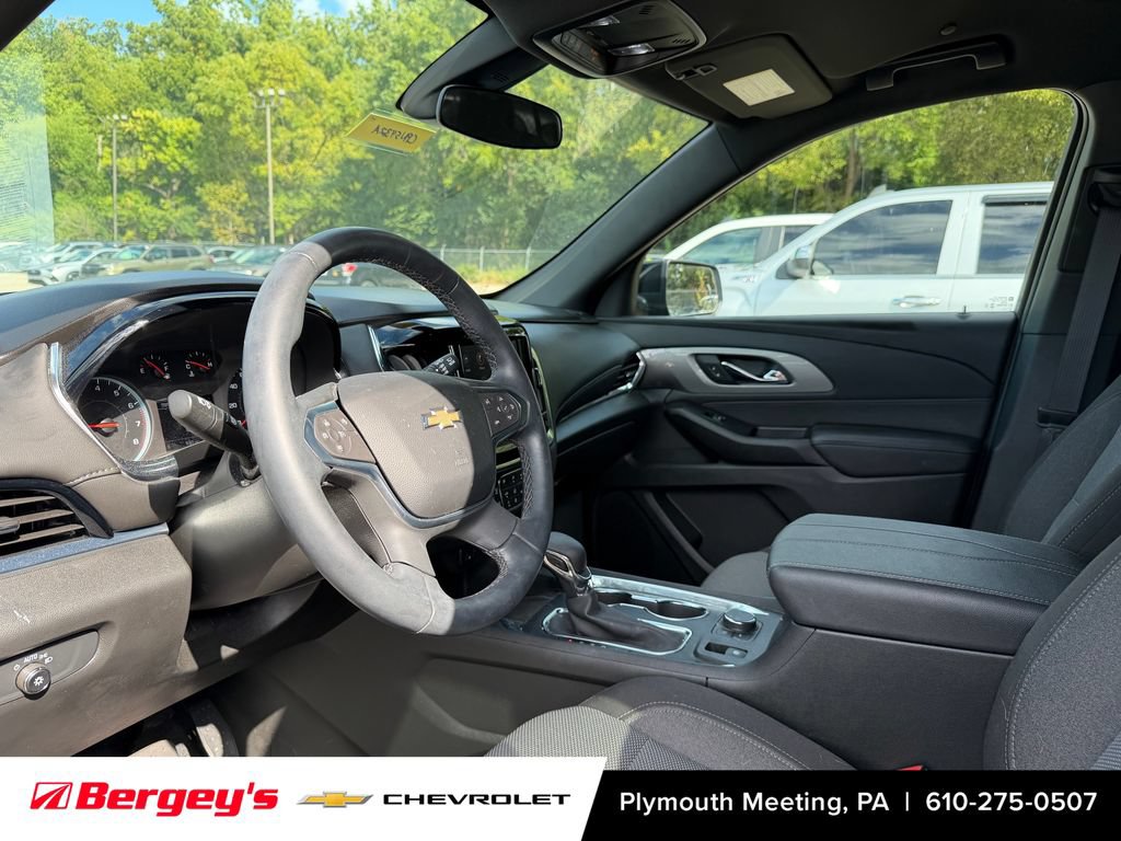 Used 2023 Chevrolet Traverse LT w/ LPO, Cargo Package FWD image 9