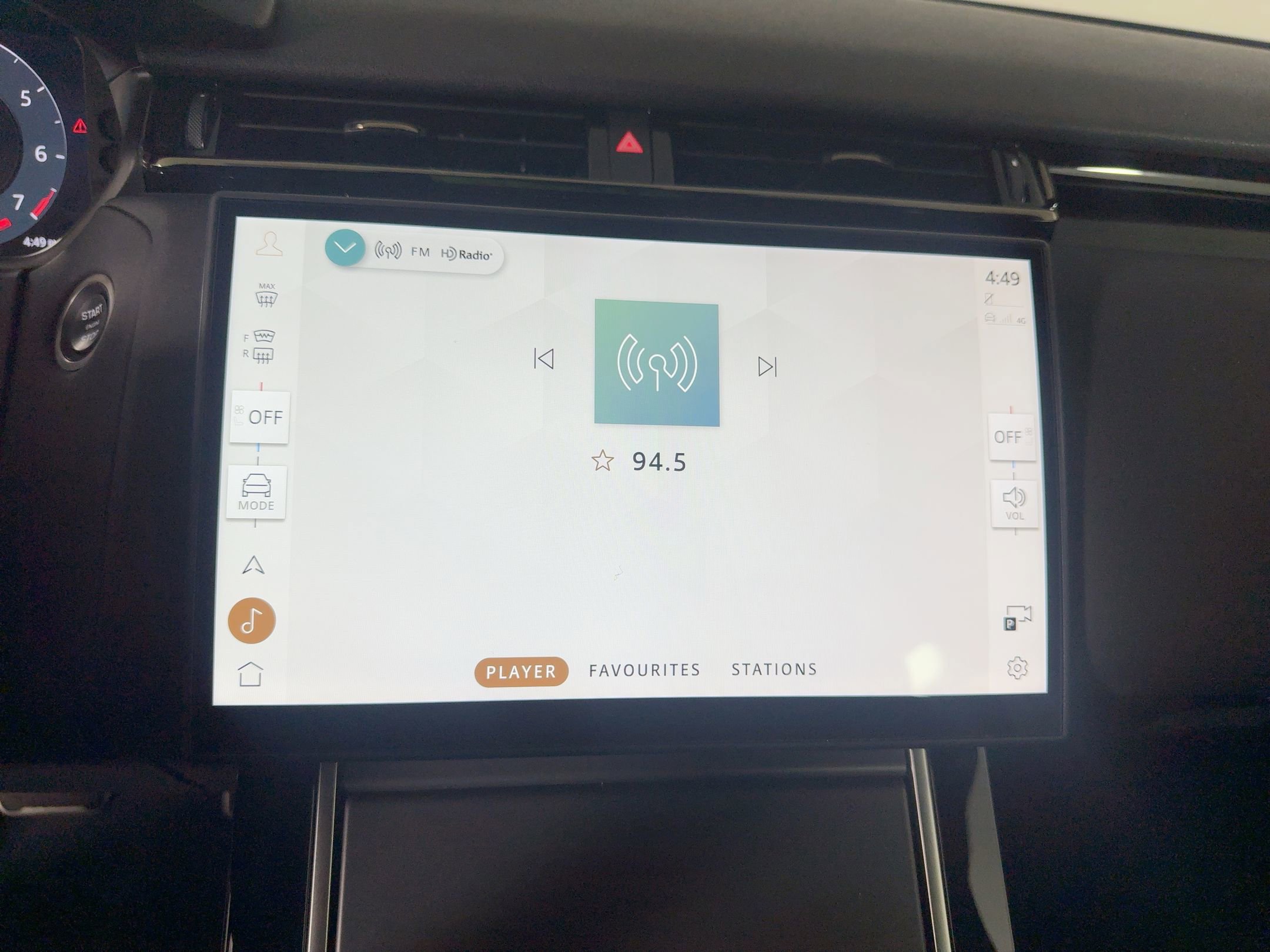 Used 2025 Land Rover Range Rover Velar Dynamic SE image 21