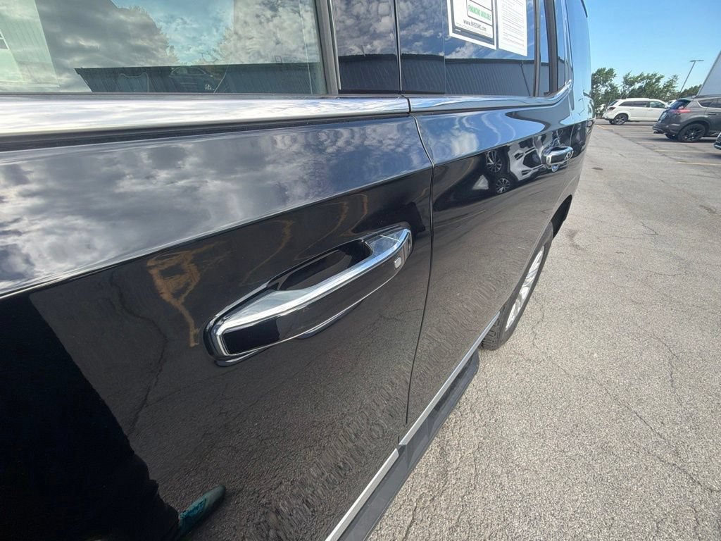 Used 2024 GMC Yukon SLT AWD/4WD image 18