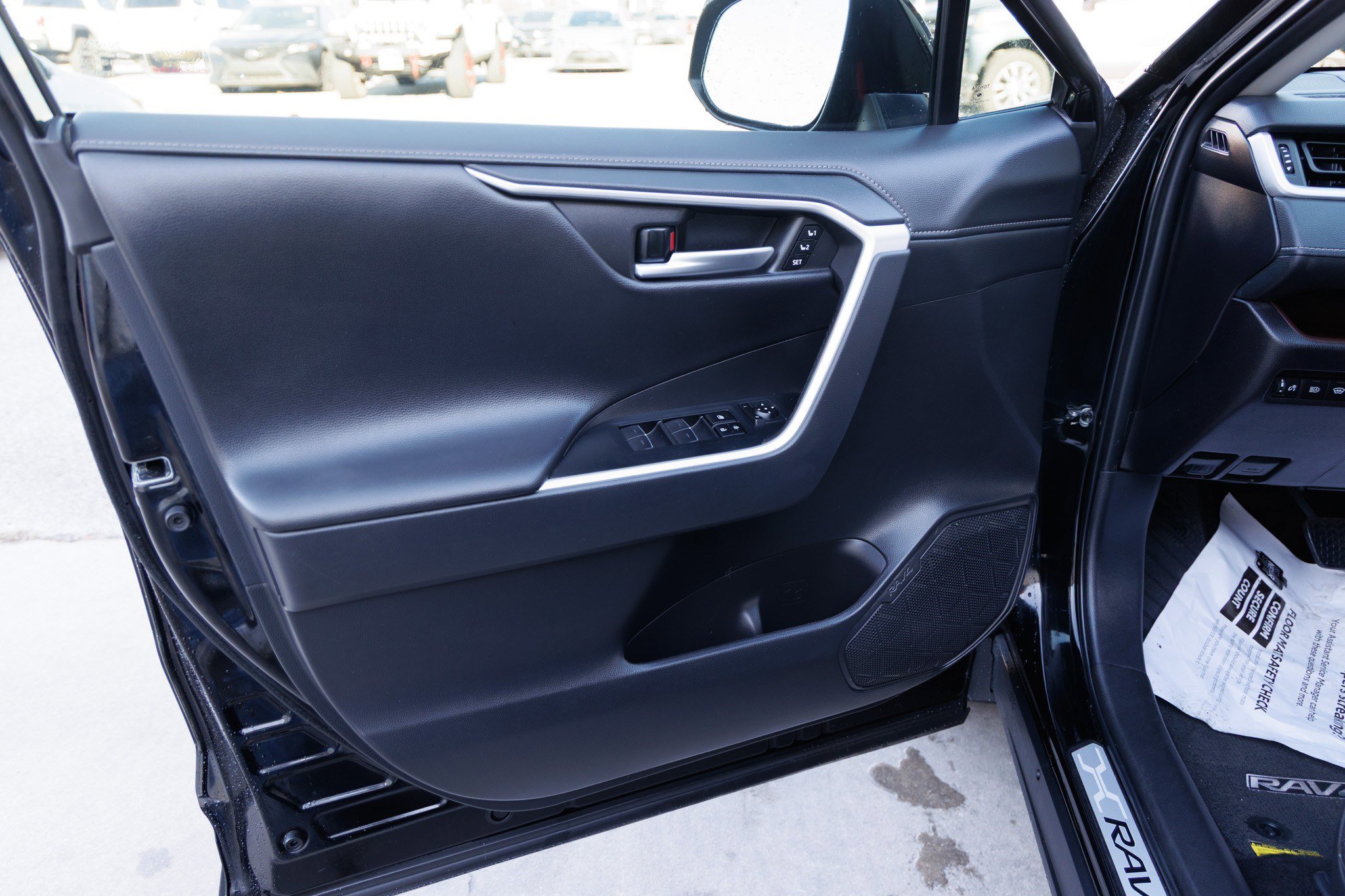 Used 2024 Toyota RAV4 Limited image 40