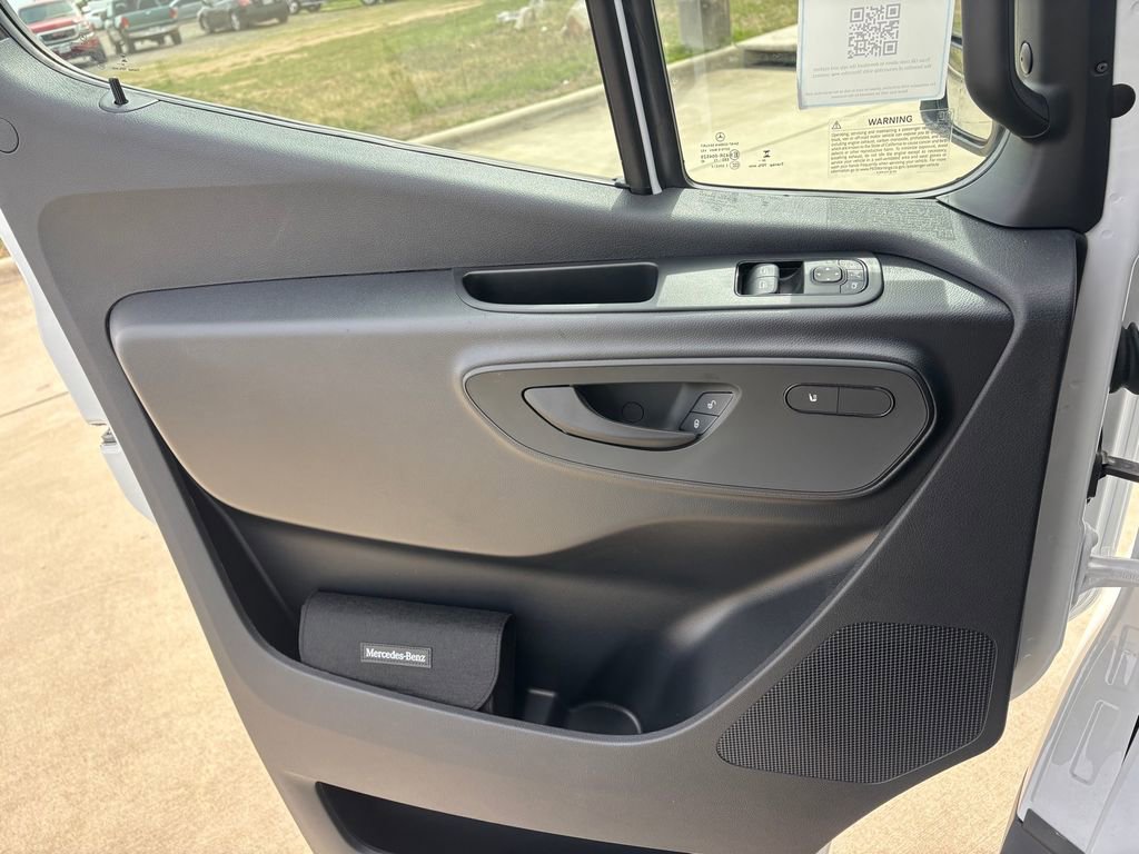 Used 2025 Mercedes-Benz Sprinter 2500 image 15