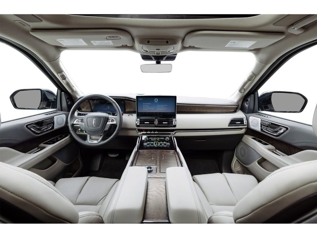 Used 2022 Lincoln Navigator Reserve AWD/4WD image 3