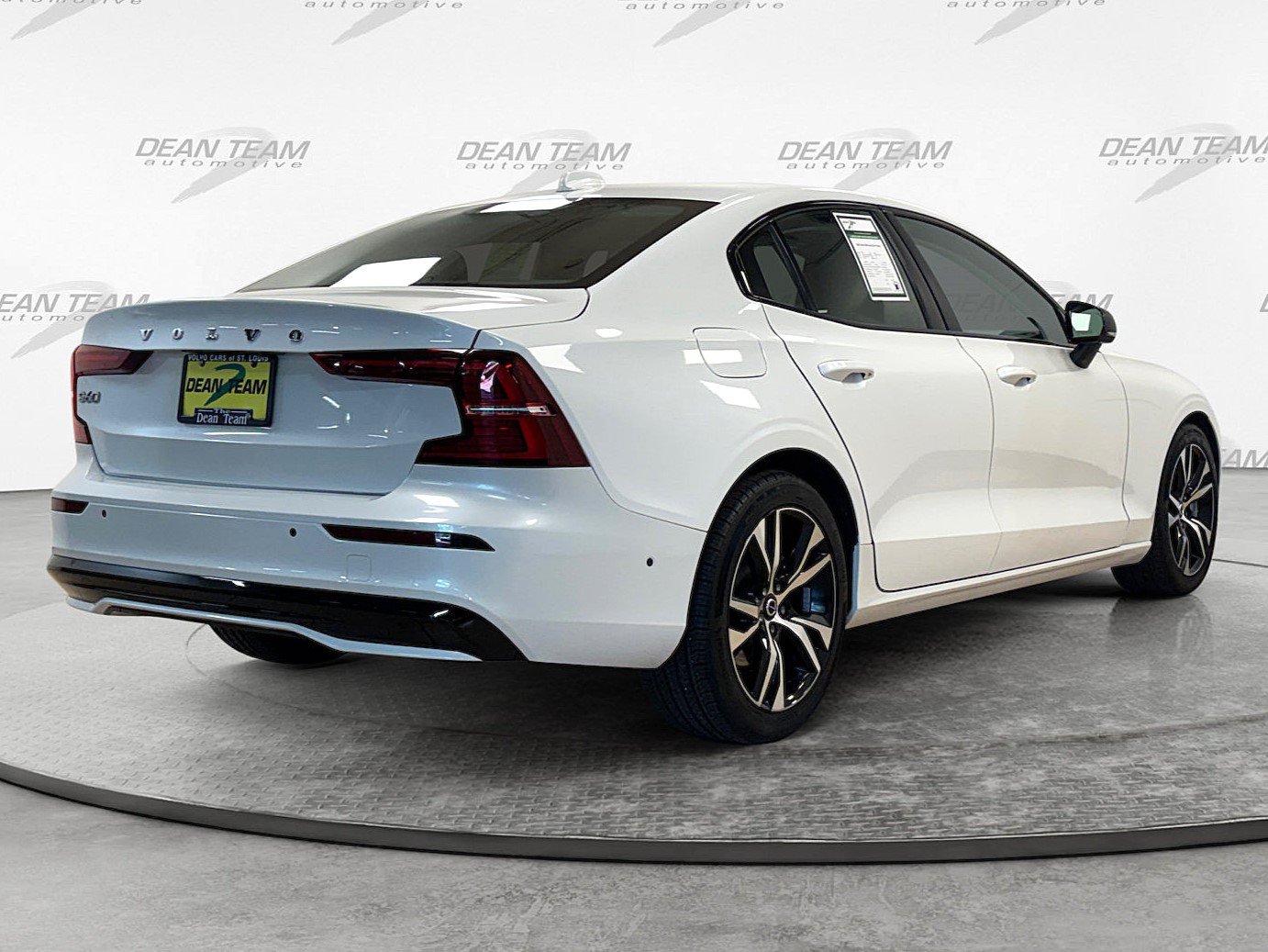 Used 2024 Volvo S60 B5 Core FWD image 4