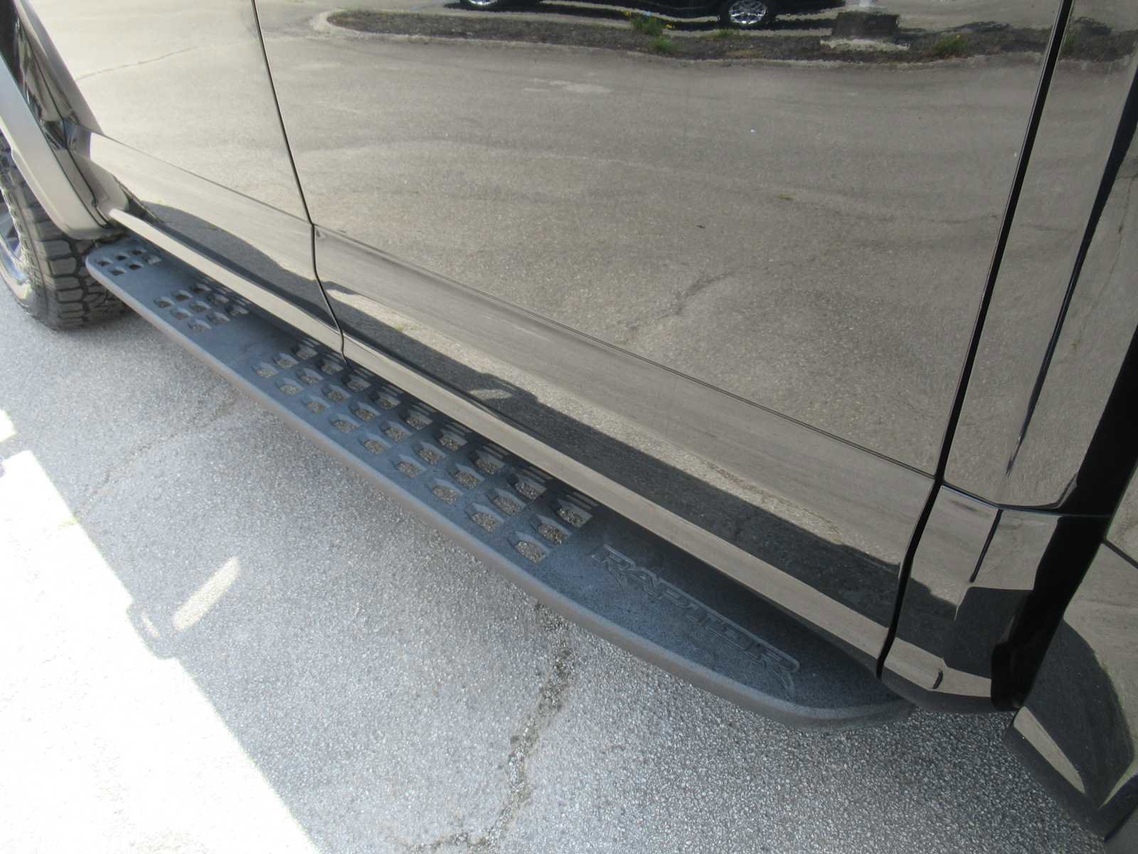 Used 2018 Ford F150 Raptor w/ Equipment Group 802A Luxury image 3