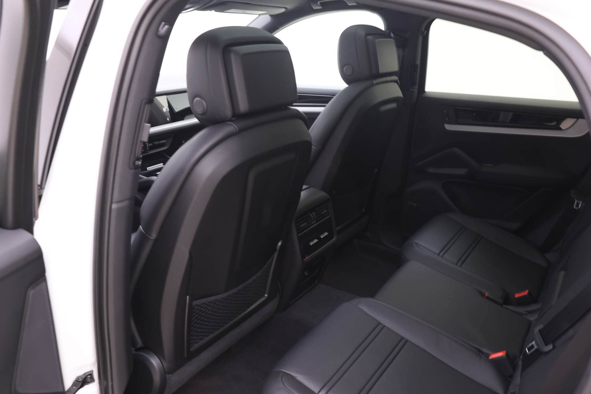 Used 2024 Porsche Cayenne Coupe image 15