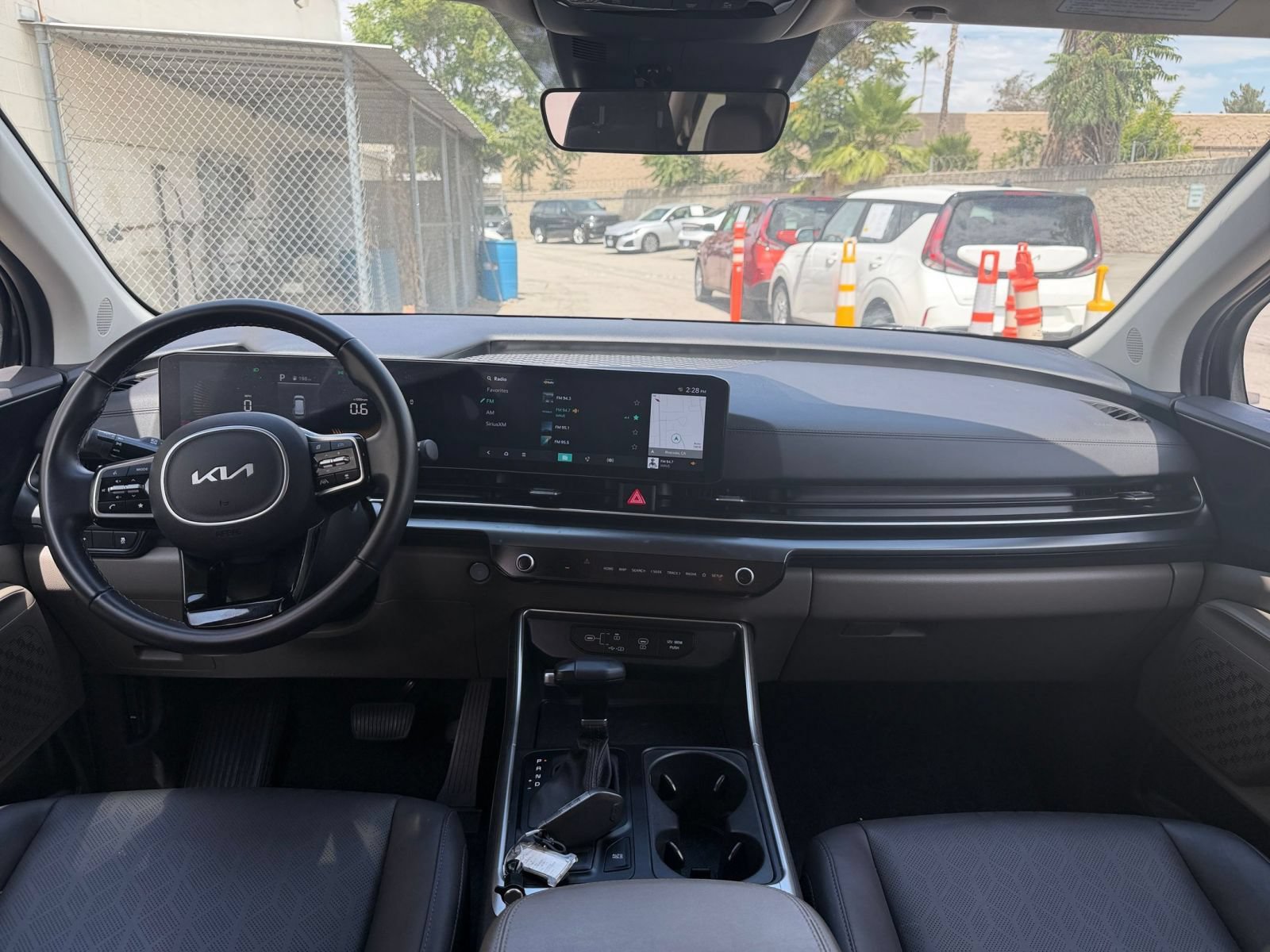 Used 2026 Kia Carnival FWD image 36