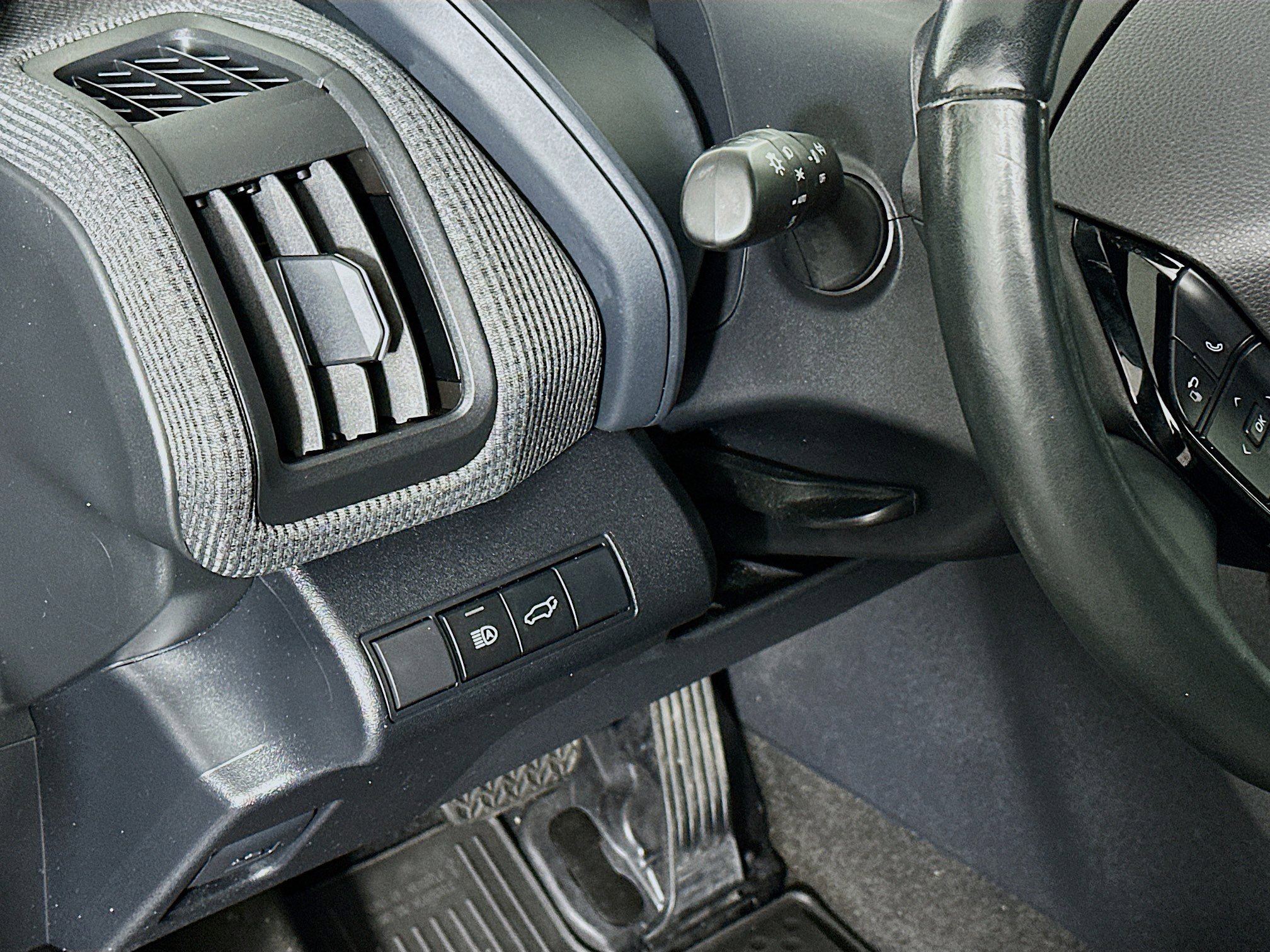 Used 2024 Subaru Solterra Touring w/ Touring Package image 17