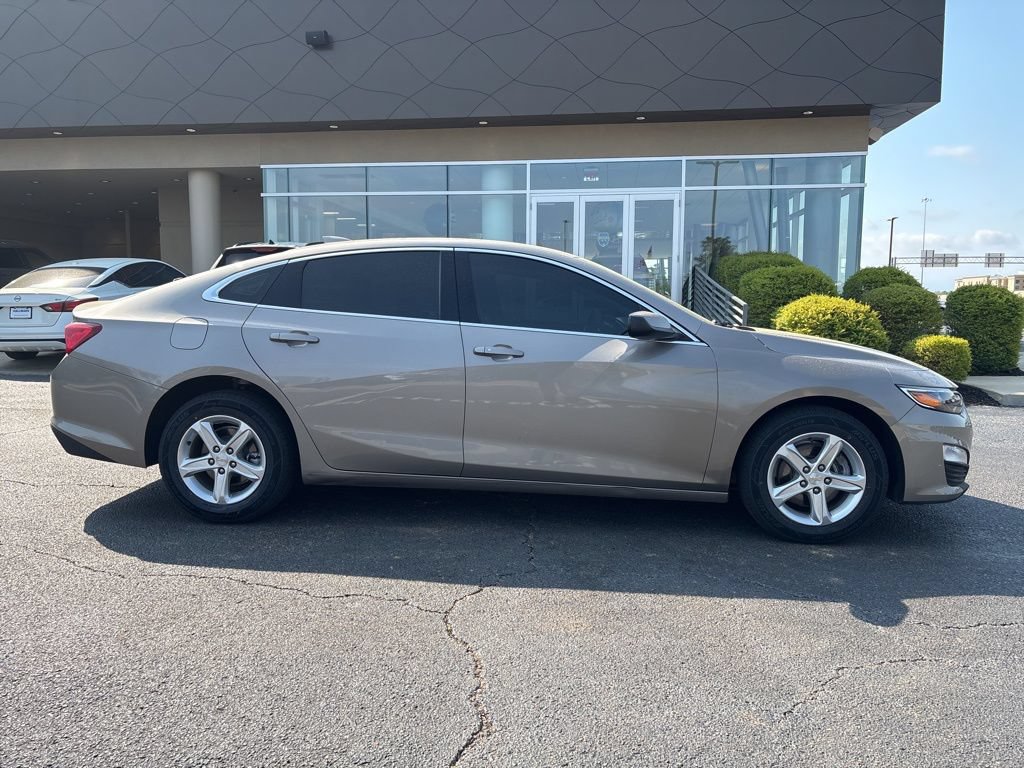 Used 2024 Chevrolet Malibu LT FWD image 4