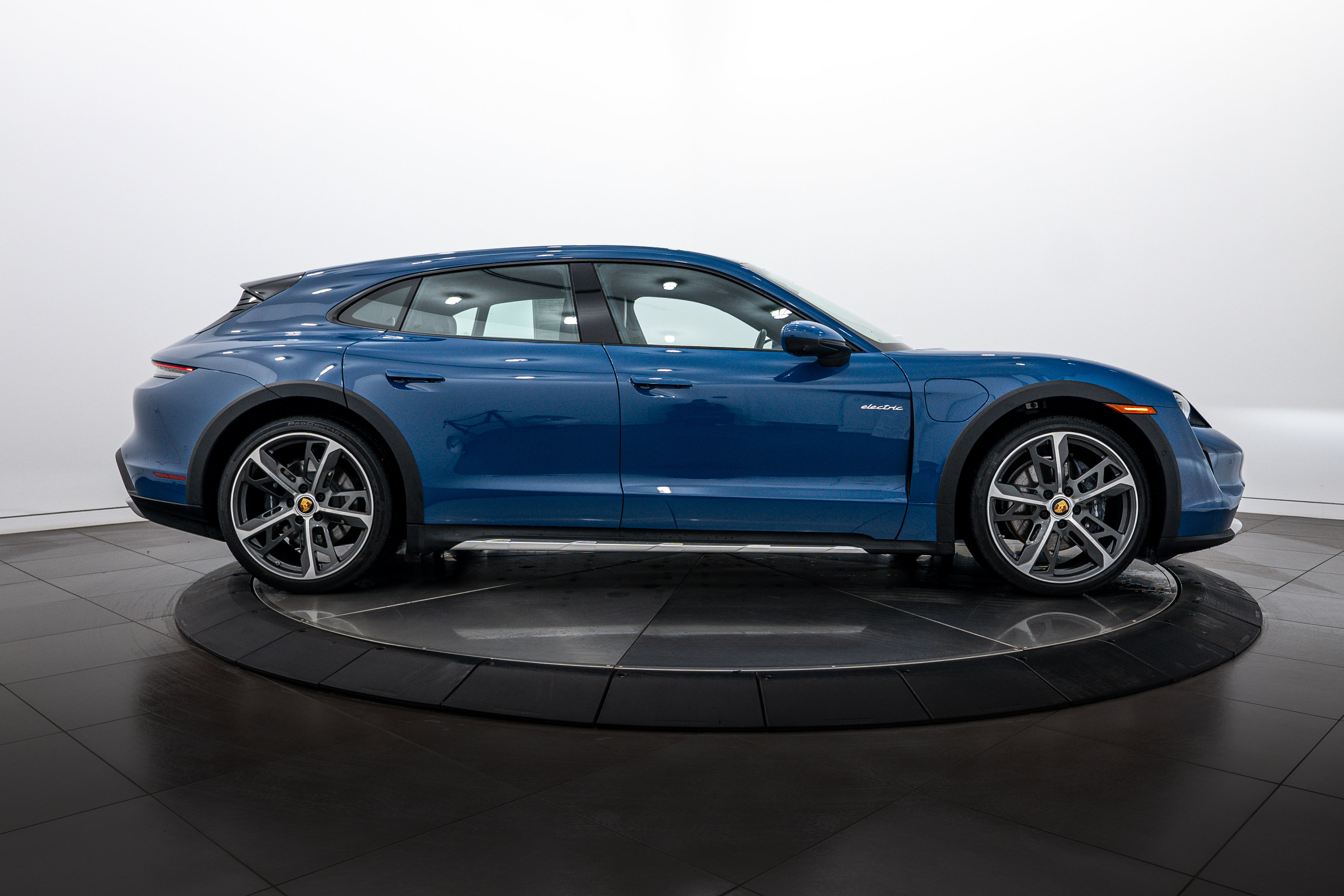 Certified 2024 Porsche Taycan 4 Cross Turismo image 8