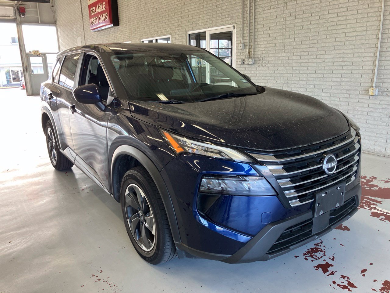 Used 2025 Nissan Rogue SV FWD image 1