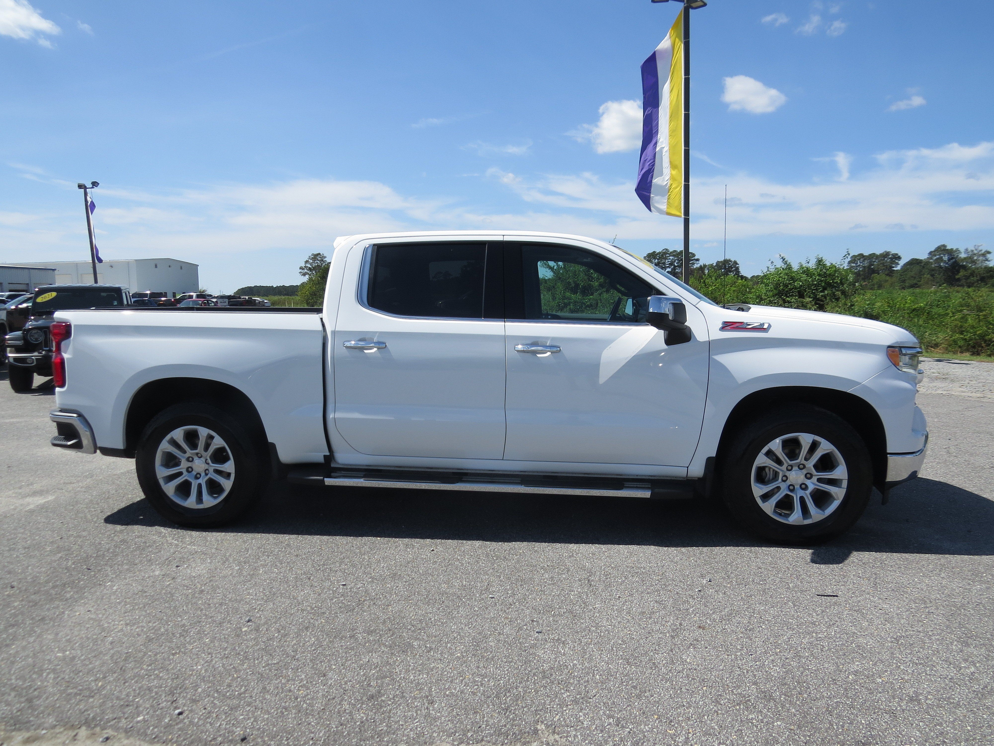 Used 2022 Chevrolet Silverado 1500 LTZ w/ Technology Package AWD/4WD image 2