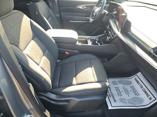 Used 2025 Chevrolet Traverse LT w/ Sun and Wheel Package AWD/4WD image 9