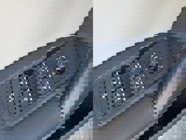 Used 2021 Volkswagen Tiguan SE image 17