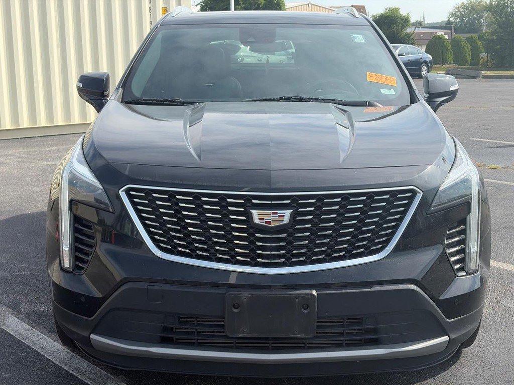 Used 2021 Cadillac XT4 Premium Luxury FWD image 2