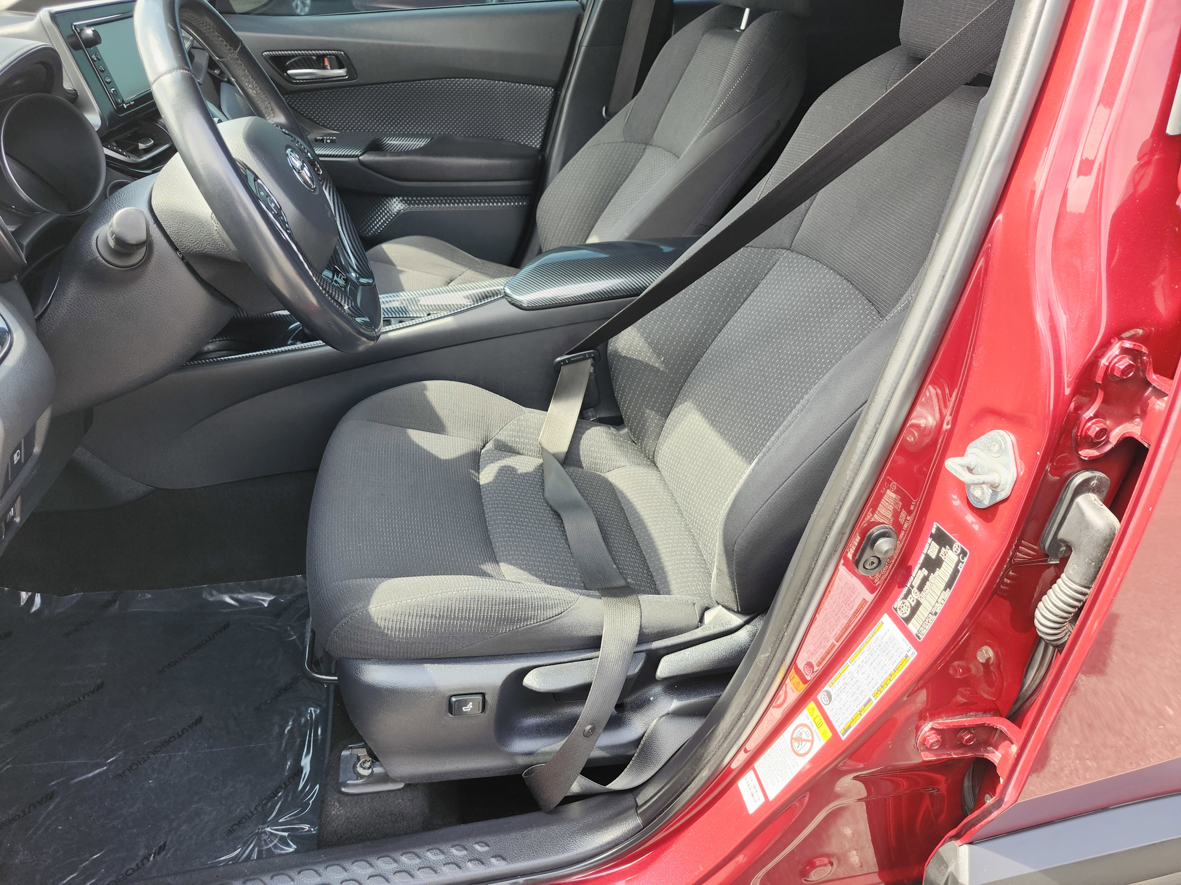 Used 2018 Toyota C-HR XLE image 21