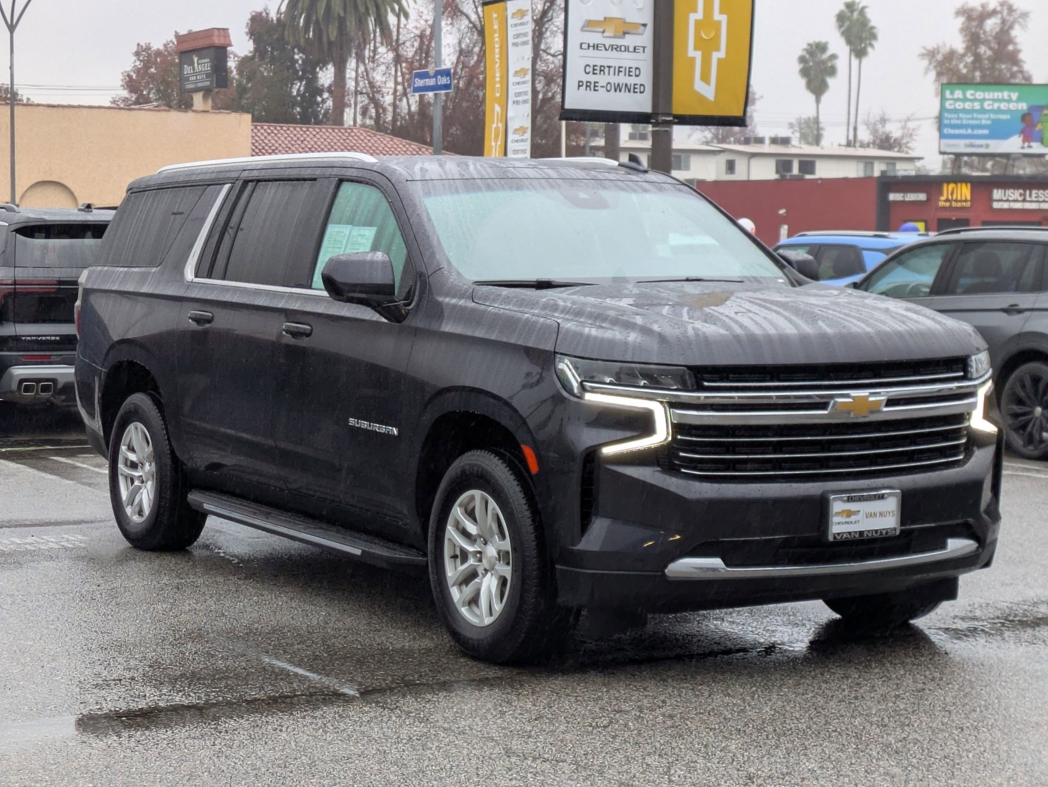 Certified 2023 Chevrolet Suburban LT image 3