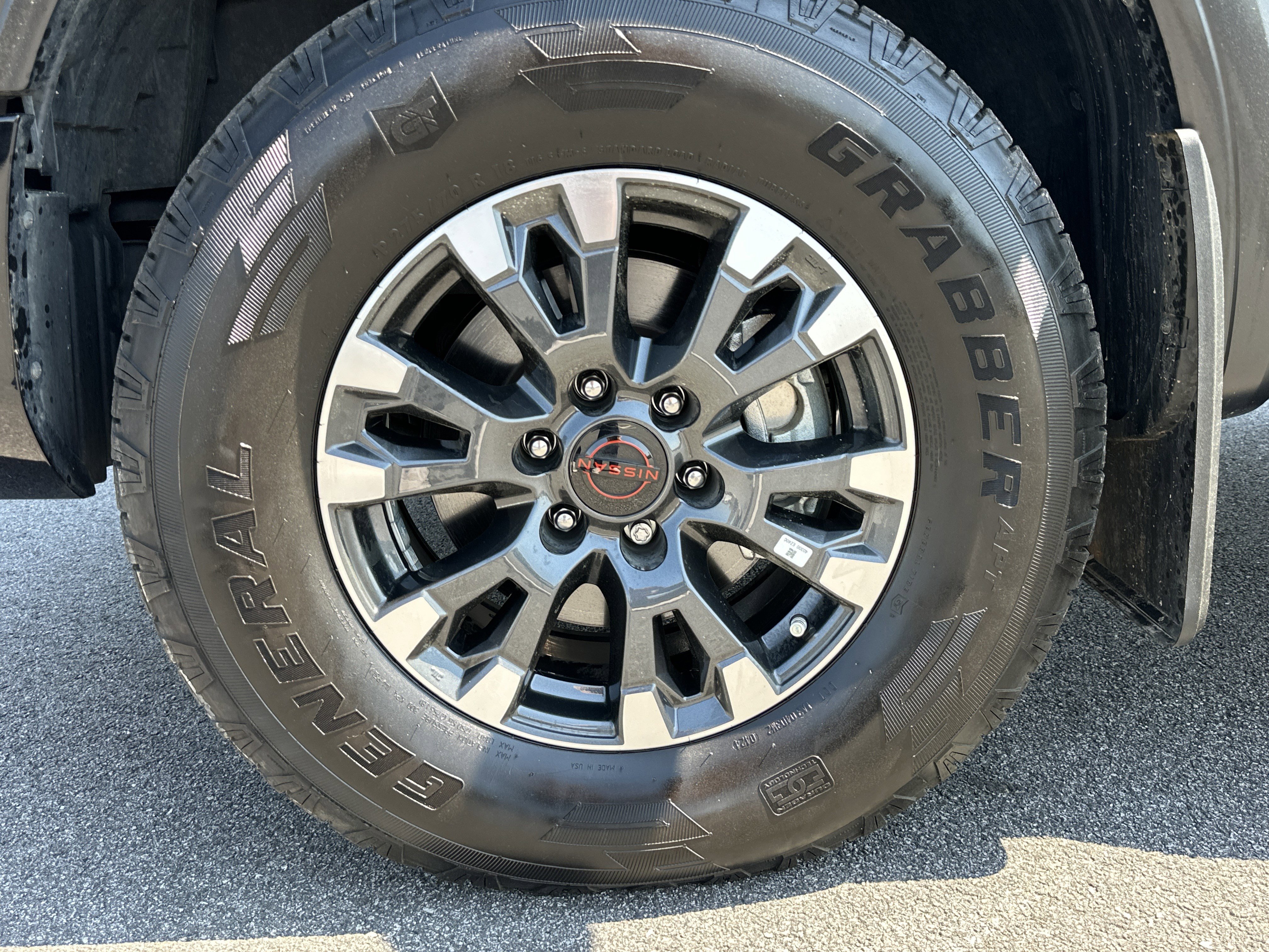 Used 2024 Nissan Titan PRO-4X w/ Pro-4x Convenience Package image 12