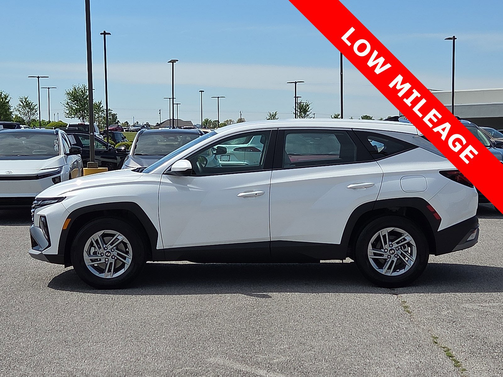 Used 2025 Hyundai Tucson SE FWD image 3