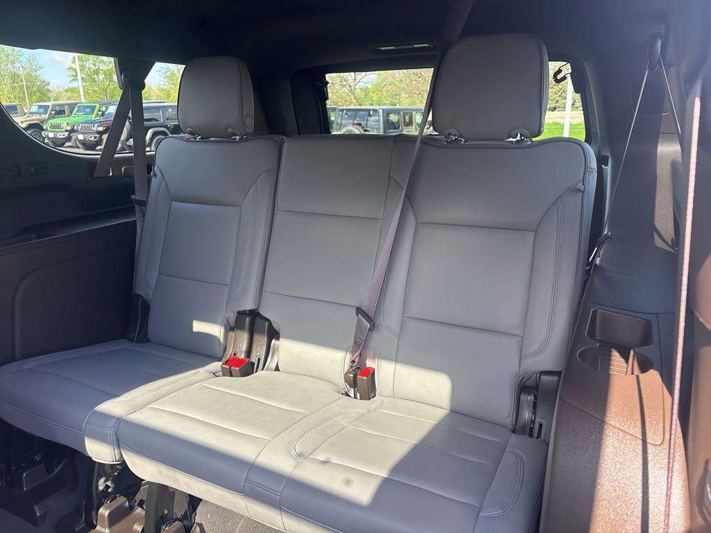 Used 2024 GMC Yukon XL SLT w/ SLT Luxury Package AWD/4WD image 11