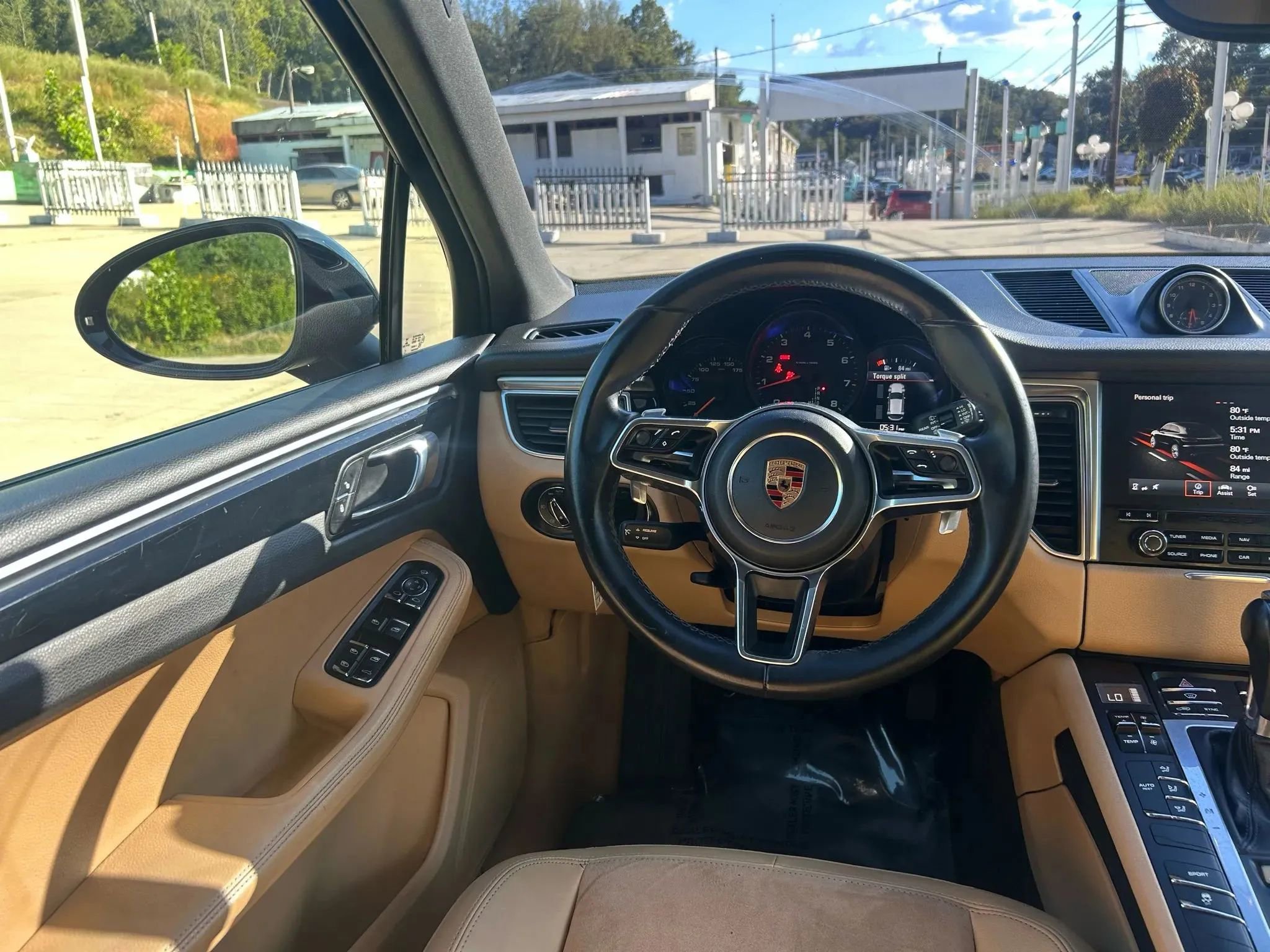 Used 2018 Porsche Macan AWD/4WD image 27