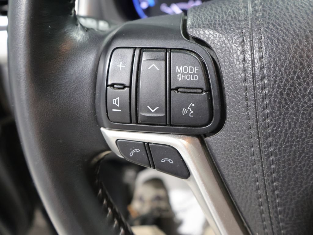 Used 2017 Toyota Highlander Limited w/ Protection Package #3 AWD/4WD image 32