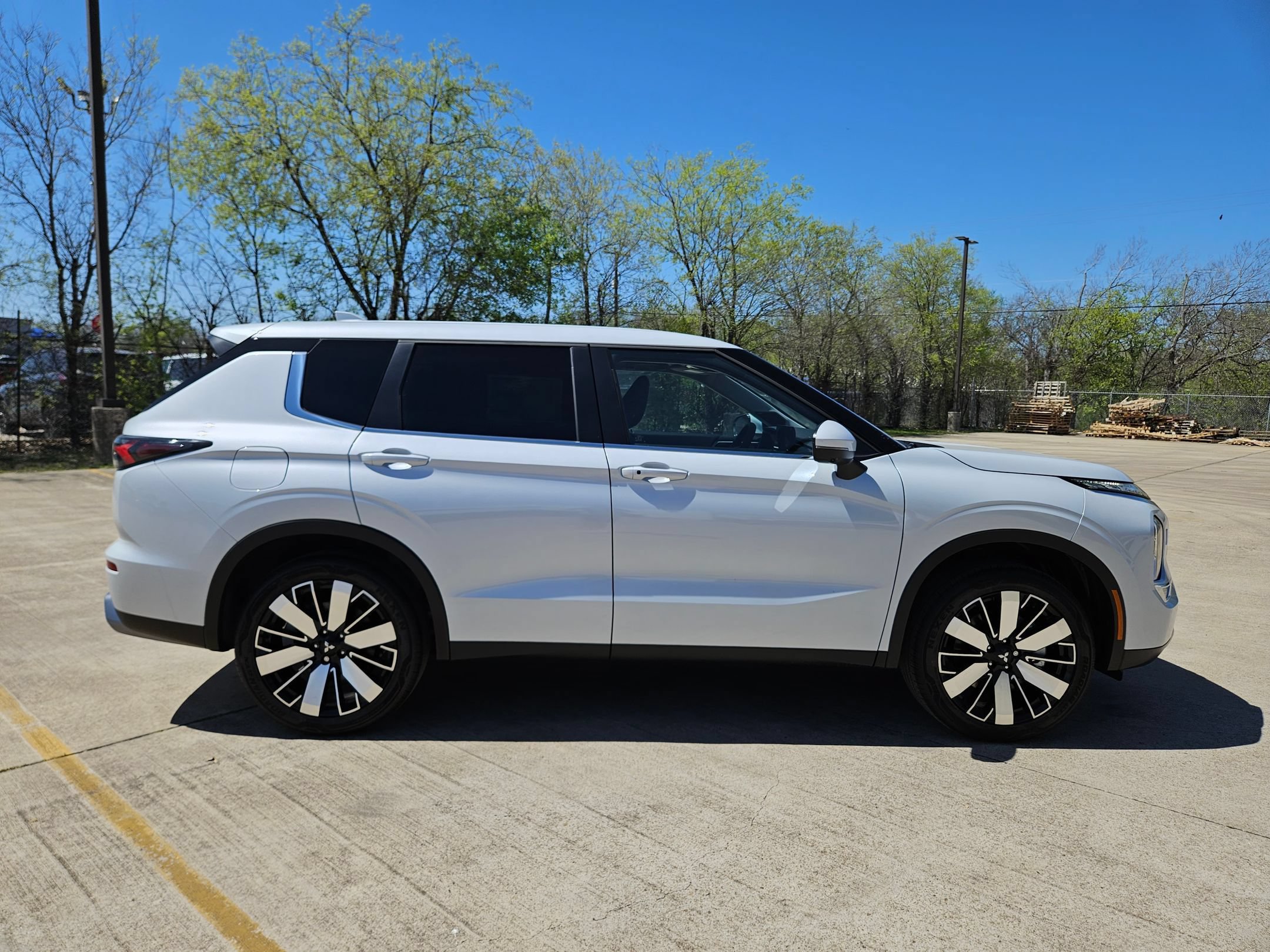 New 2026 Mitsubishi Outlander SE AWD/4WD image 6
