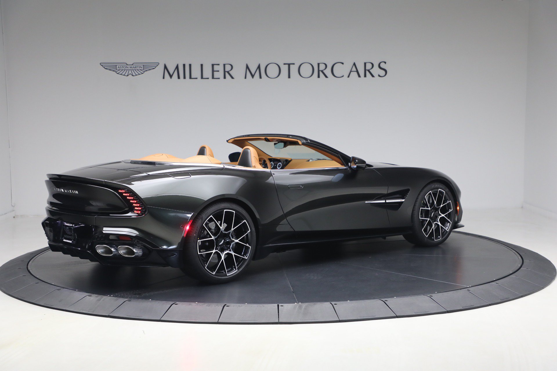 New 2026 Aston Martin Vanquish Convertible RWD image 8