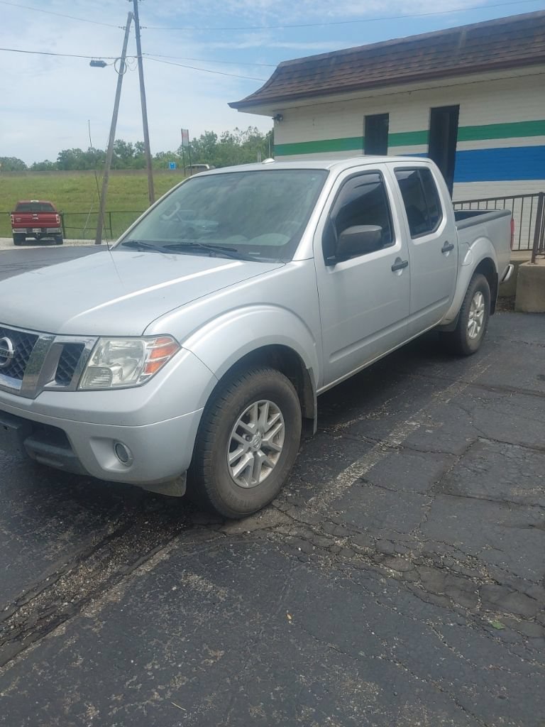 Used 2015 Nissan Frontier SV w/ SV Value Truck Package AWD/4WD image 9