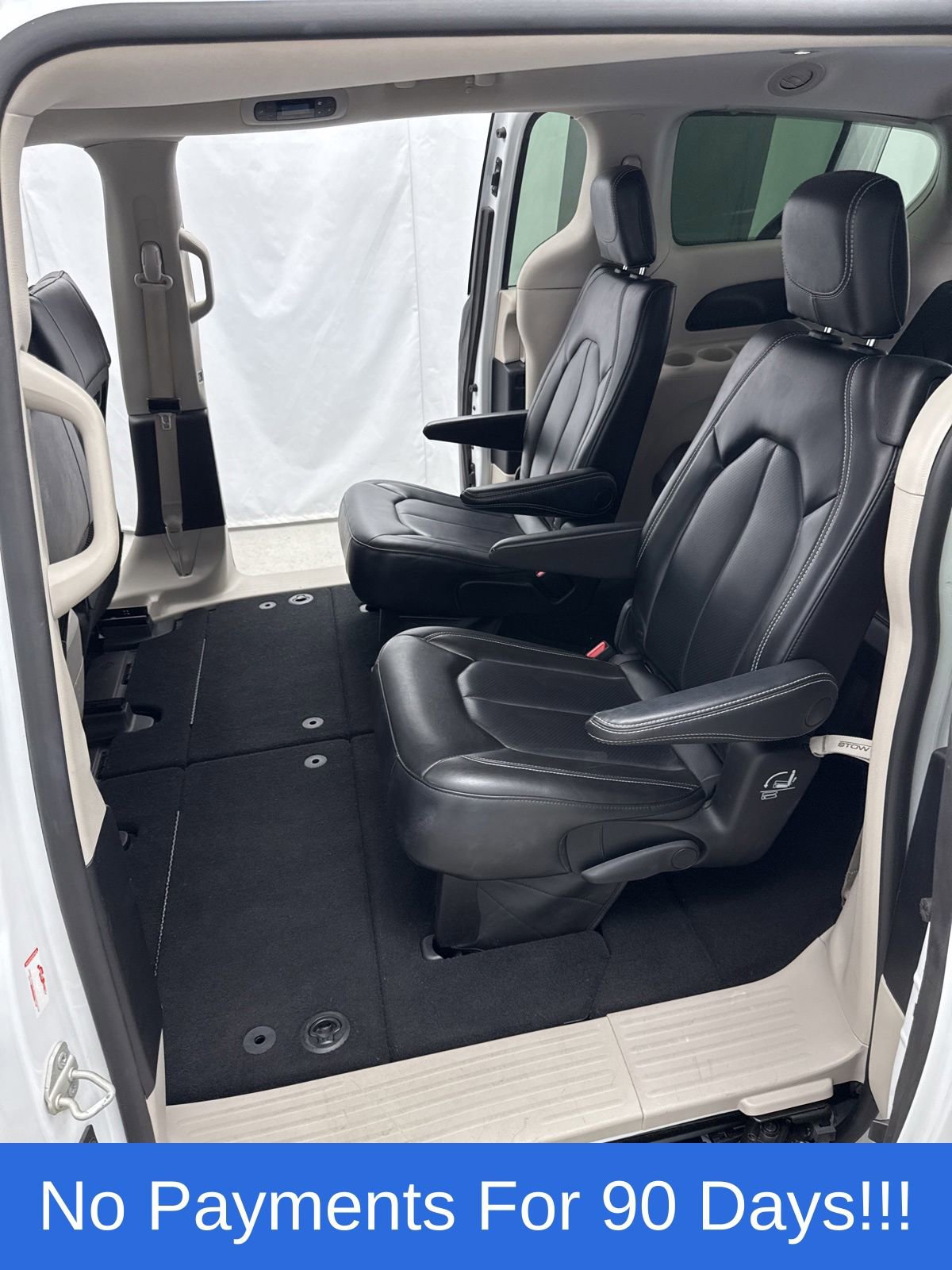 Used 2023 Chrysler Pacifica Touring-L FWD image 27