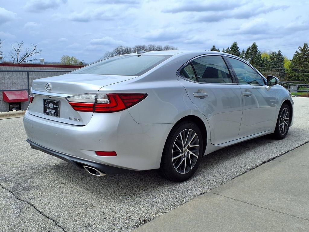 Used 2017 Lexus ES 350 w/ Luxury Package FWD image 5