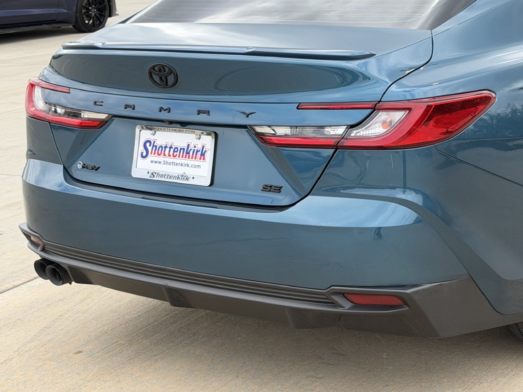 Used 2025 Toyota Camry SE w/ Convenience Package FWD image 6