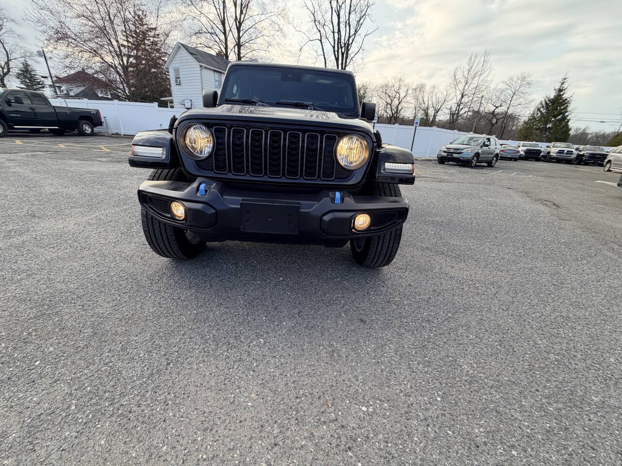 Used 2024 Jeep Wrangler Unlimited w/ Convenience Group AWD/4WD image 4