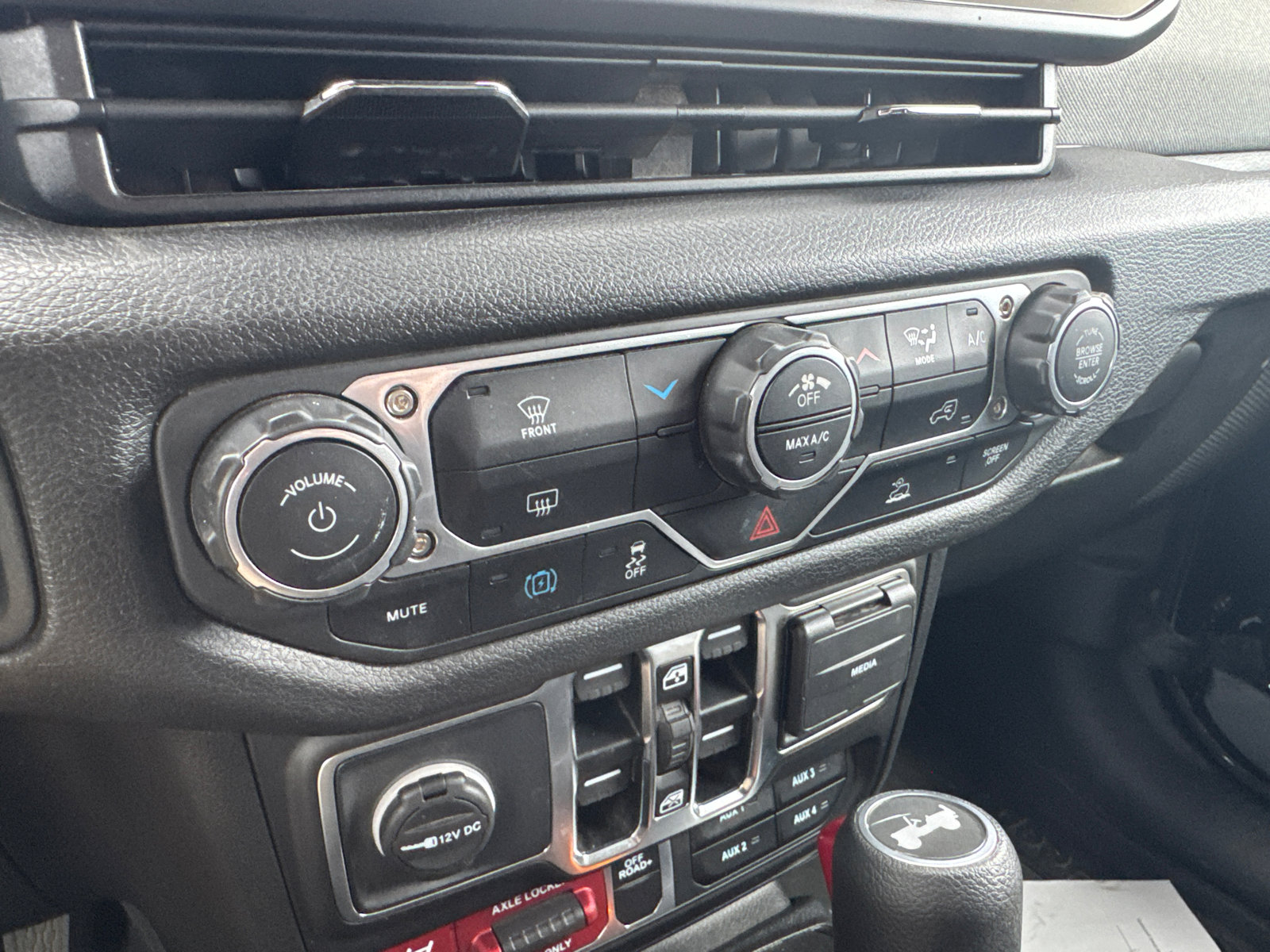 Used 2025 Jeep Wrangler Willys image 27