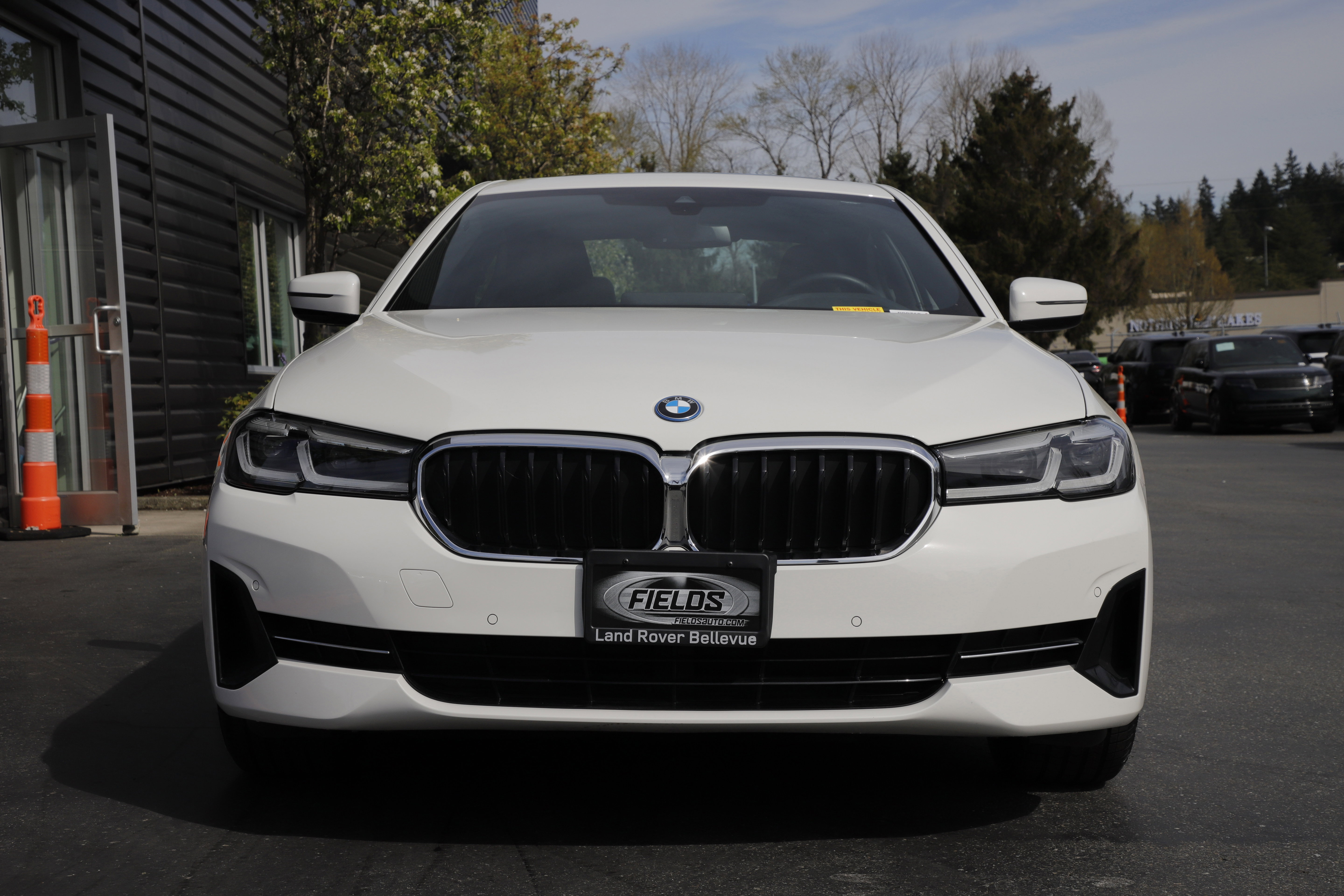 Used 2023 BMW 530e xDrive w/ Premium Package AWD/4WD image 4
